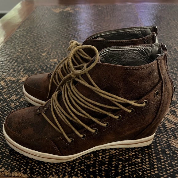 2LipsToo wedge sneakers - Picture 3 of 3